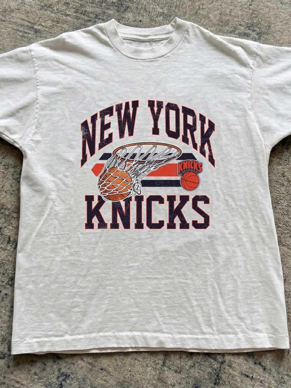 New York Knicks White Graphic Tee